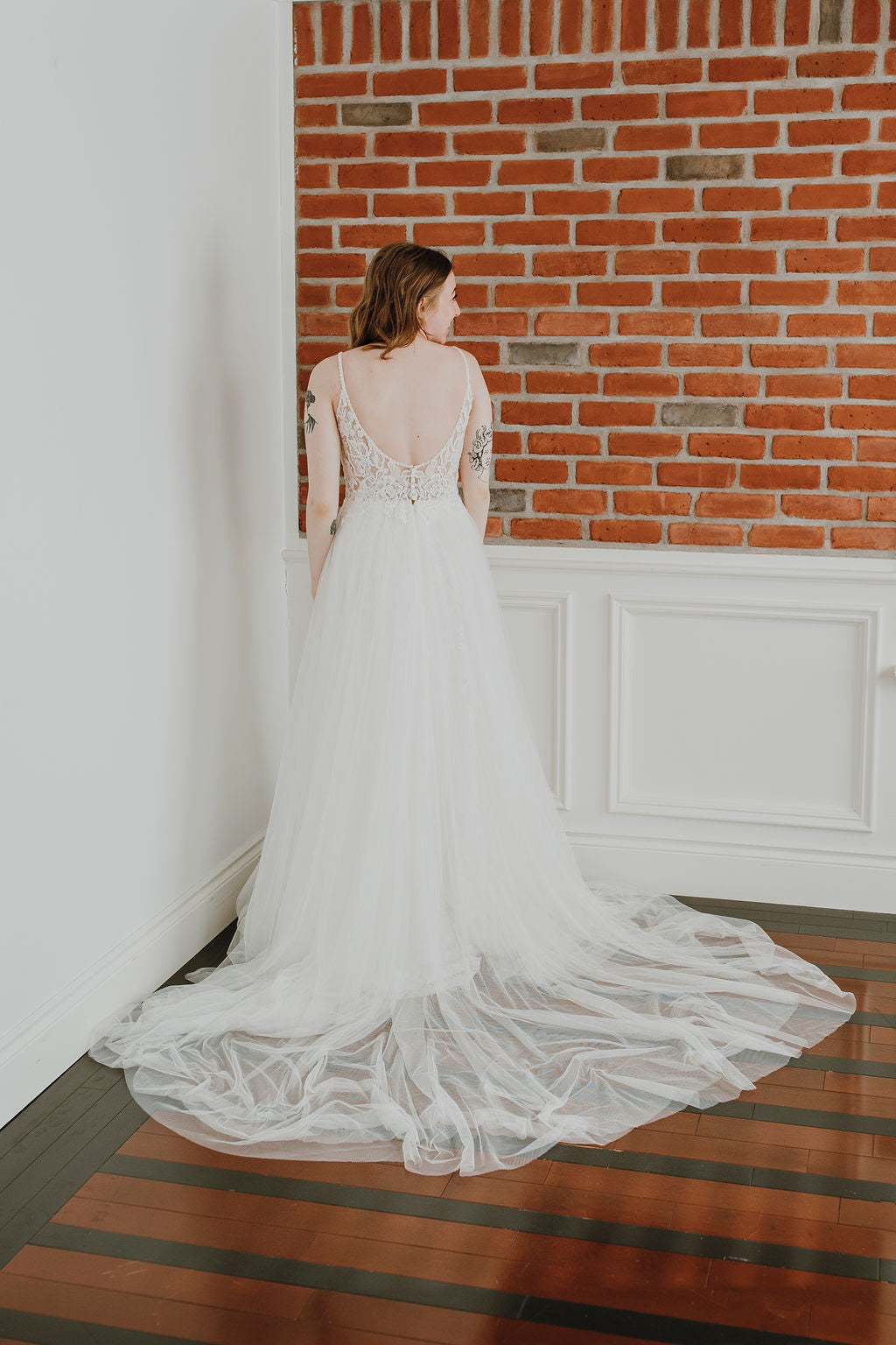 * EXCLUSIVITÉ* Demi *Échantillon taille 20* - robe boho romantique en dentelle avec haut brodée et dos dégagé * EXCLUSIVITÉ* Demi *Échantillon taille 20* - robe boho romantique en dentelle avec haut brodée et dos dégagé