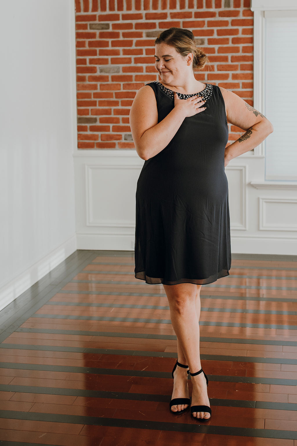 Birma *samples size 14 and size 16* - 2-piece set including a short, airy dress with beaded jewel at the collar and airy jacket with ¾ sleeves Birma *samples size 14 and size 16* - 2-piece set including a short, airy dress with beaded jewel at the collar and airy jacket with ¾ sleeves