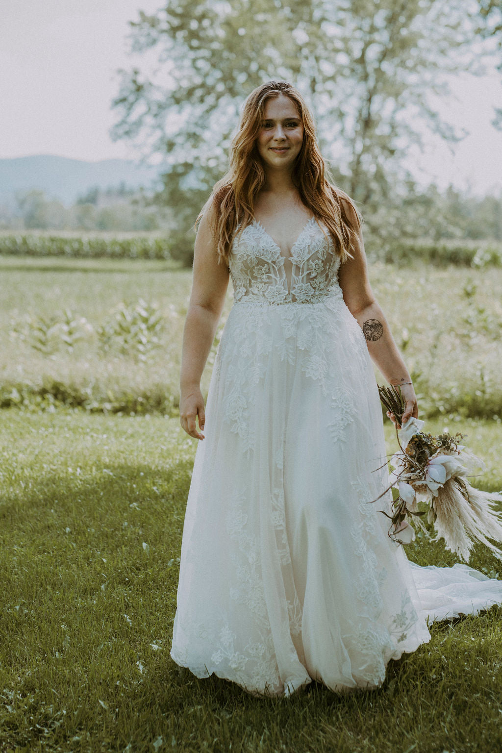 Cooper *échantillon taille 14* - robe de mariée boho ligne A avec dentelle florale unique Cooper *échantillon taille 14* - robe de mariée boho ligne A avec dentelle florale unique