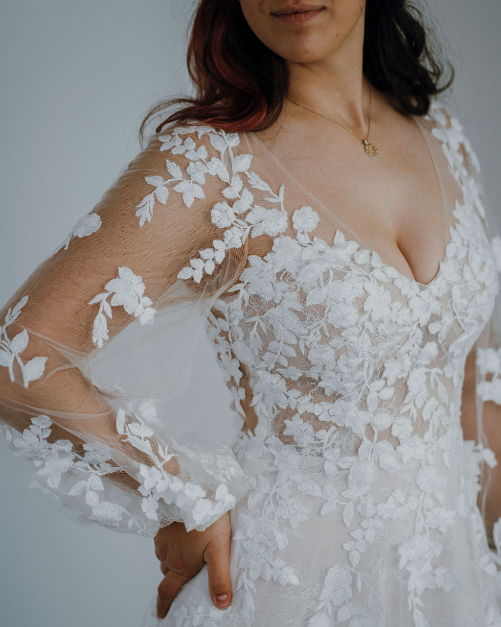 *EXCLUSIVITÉ* Donovan *échantillon taille 10* - robe de mariée boho ligne A avec manches bouffantes et dos illusion à boutons *EXCLUSIVITÉ* Donovan *échantillon taille 10* - robe de mariée boho ligne A avec manches bouffantes et dos illusion à boutons