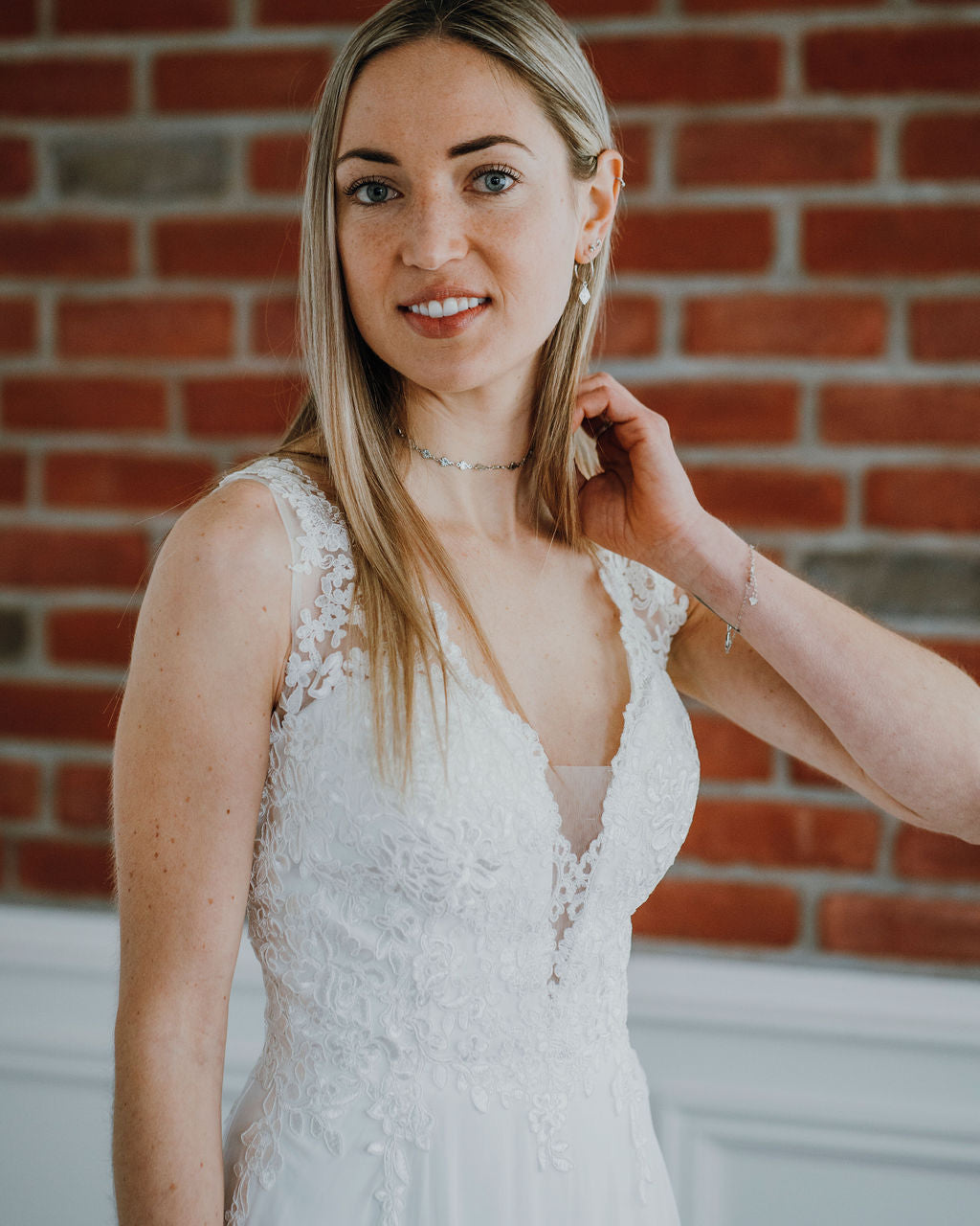 Diana - robe de mariée simple en dentelle et chiffon Diana - robe de mariée simple en dentelle et chiffon