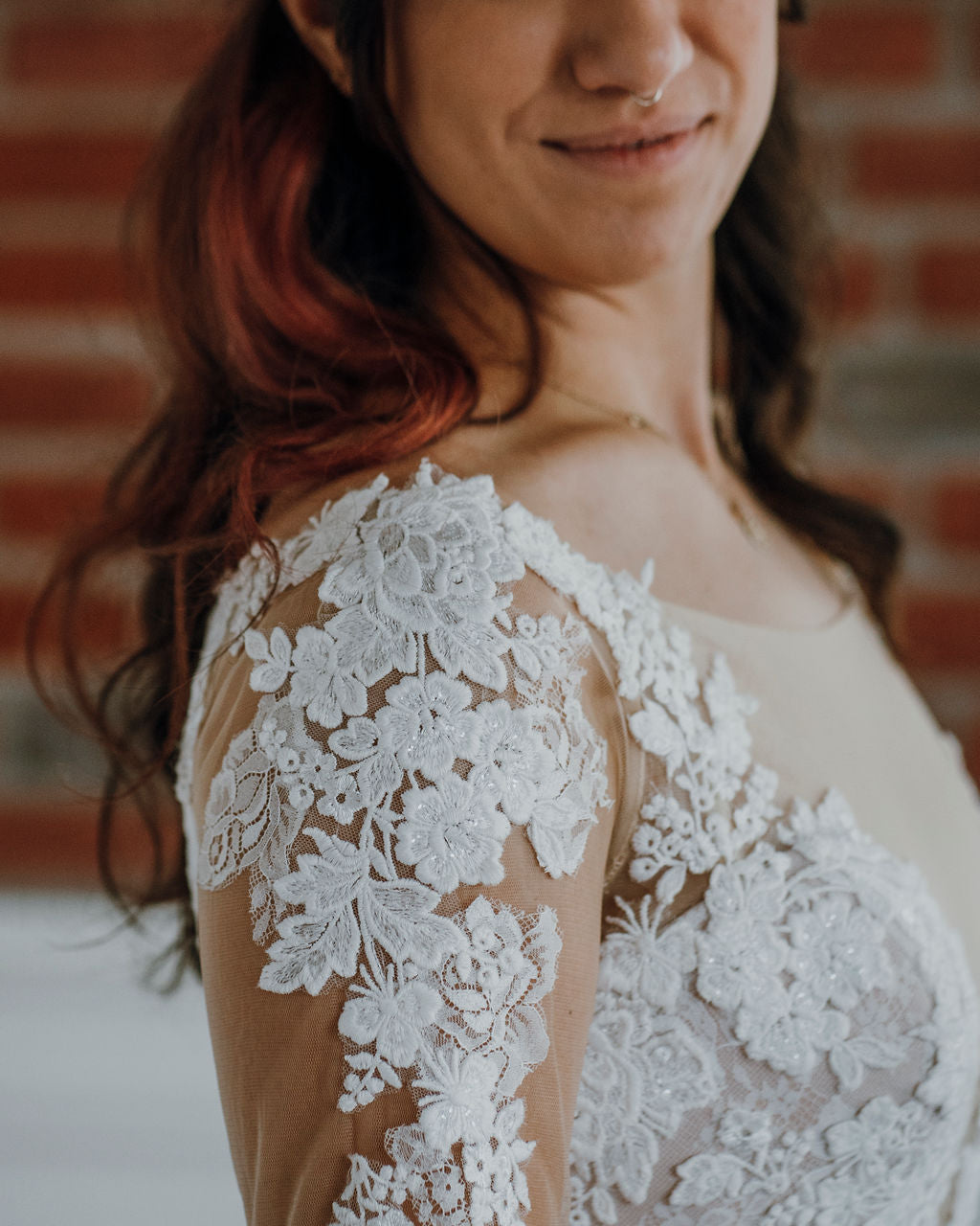 *EXCLUSIVITÉ* Donovan *échantillon taille 10* - robe de mariée boho ligne A avec manches bouffantes et dos illusion à boutons *EXCLUSIVITÉ* Donovan *échantillon taille 10* - robe de mariée boho ligne A avec manches bouffantes et dos illusion à boutons