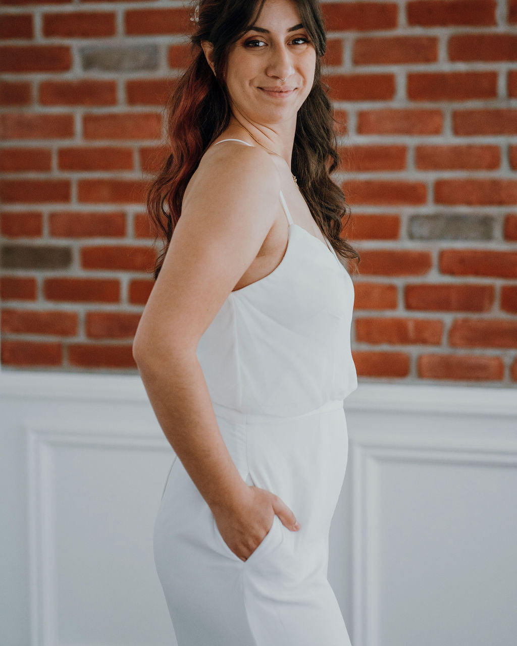 Candide *échantillon taille 10* - jumpsuit / combinaison longue en chiffon à dos croisé avec poches et jambes larges Candide *échantillon taille 10* - jumpsuit / combinaison longue en chiffon à dos croisé avec poches et jambes larges