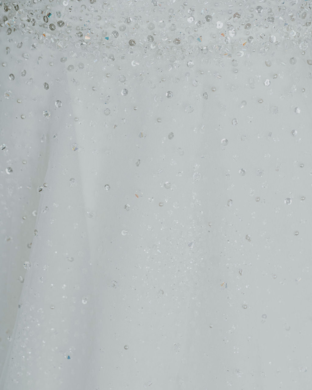 Felicity *échantillon taille 18* - robe de mariée haut de gamme de style ballgown avec haut illusion tout en perles Felicity *échantillon taille 18* - robe de mariée haut de gamme de style ballgown avec haut illusion tout en perles