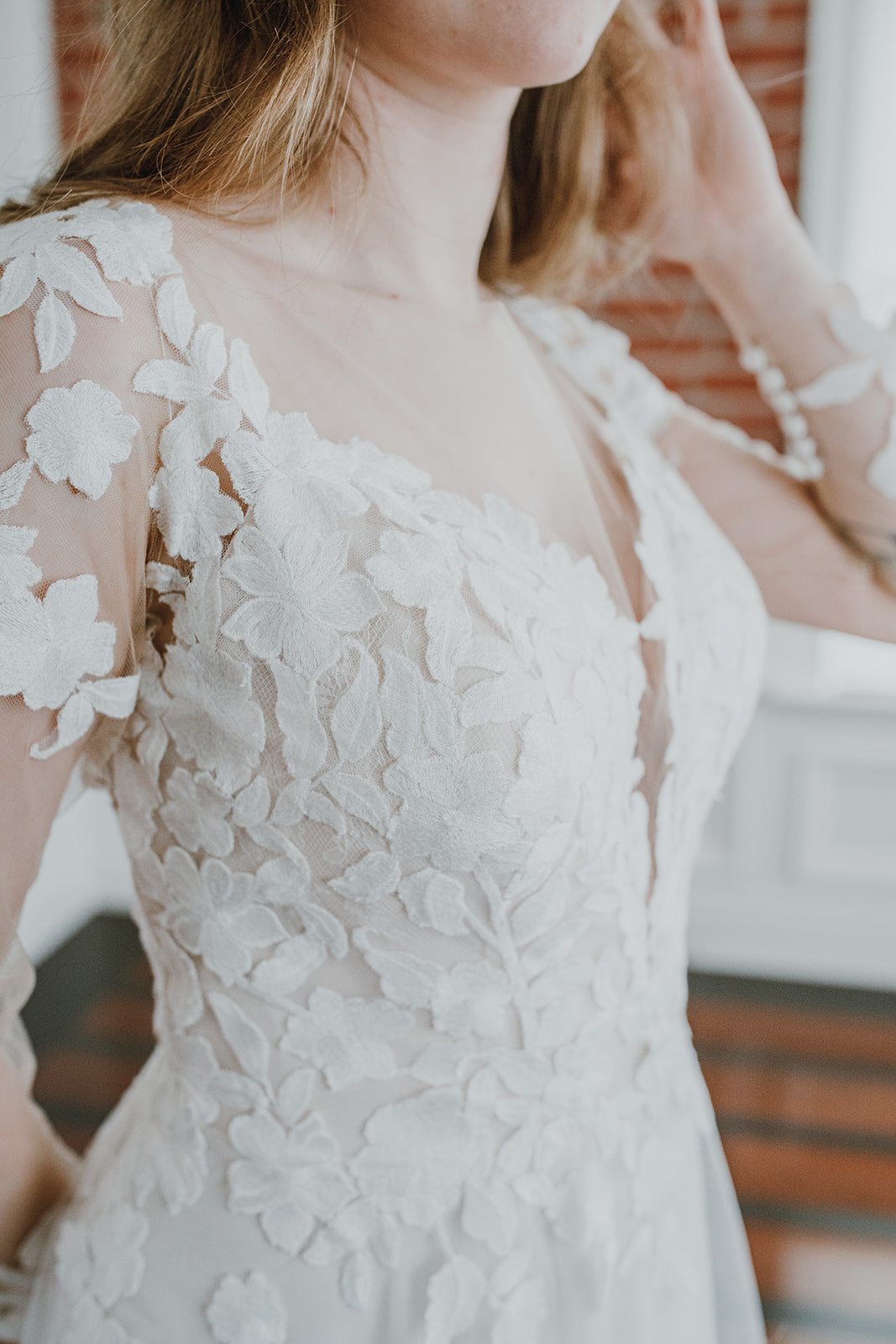 Joyce - robe de mariée boho avec manches longues, dos ouvert en rond et haut illusion Joyce - robe de mariée boho avec manches longues, dos ouvert en rond et haut illusion