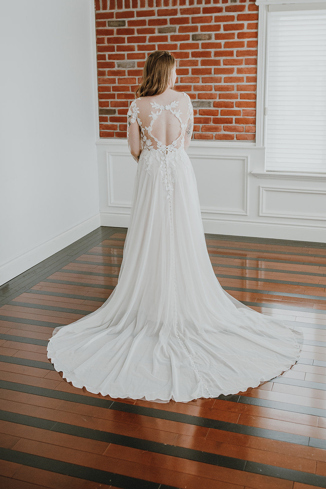 Joyce - robe de mariée boho avec manches longues, dos ouvert en rond et haut illusion Joyce - robe de mariée boho avec manches longues, dos ouvert en rond et haut illusion