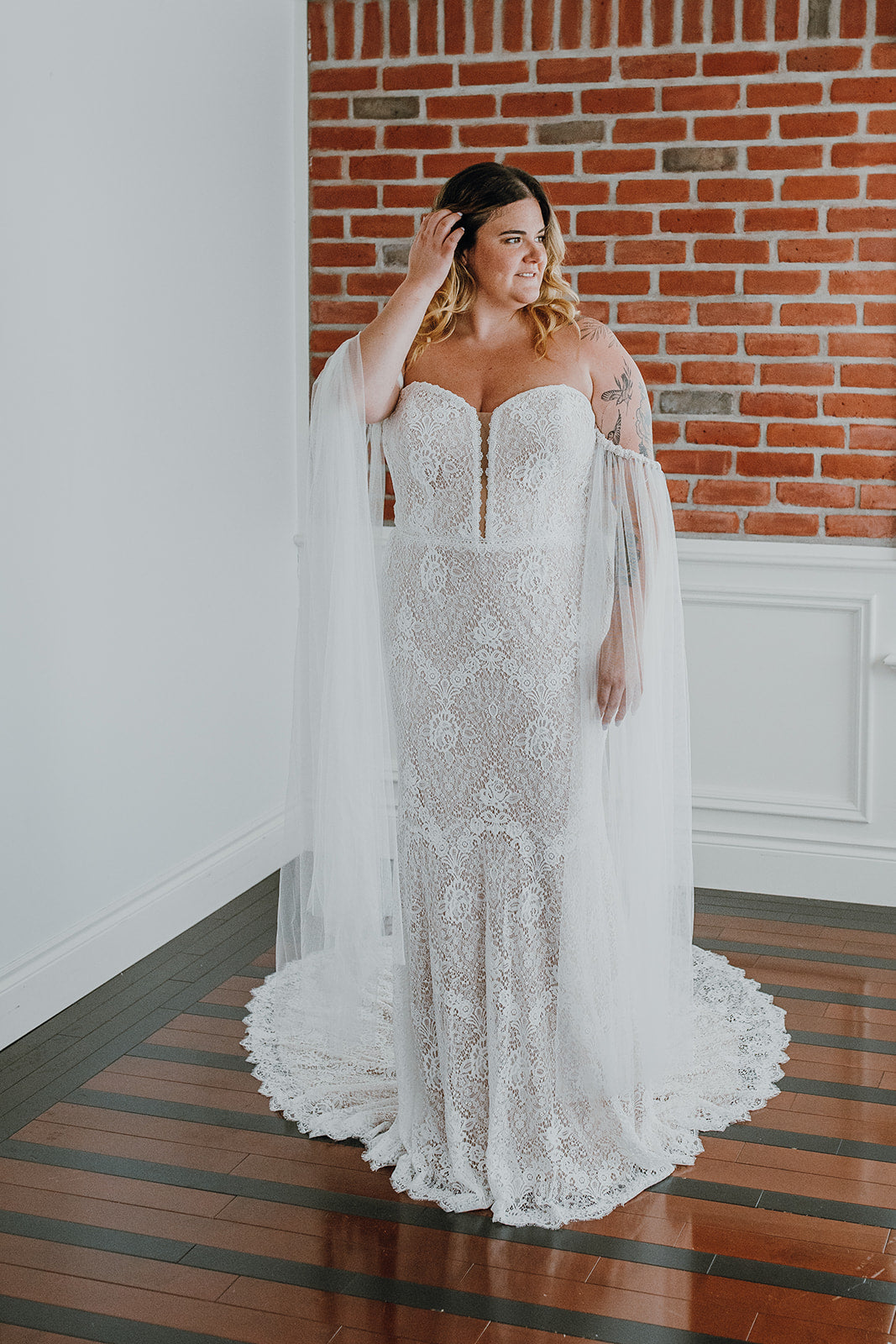 *EXCLUSIVITÉ* Jesse *échantillon taille 22* - robe boho en dentelle non perlée extensible avec ailes amovibles en tulle *EXCLUSIVITÉ* Jesse *échantillon taille 22* - robe boho en dentelle non perlée extensible avec ailes amovibles en tulle