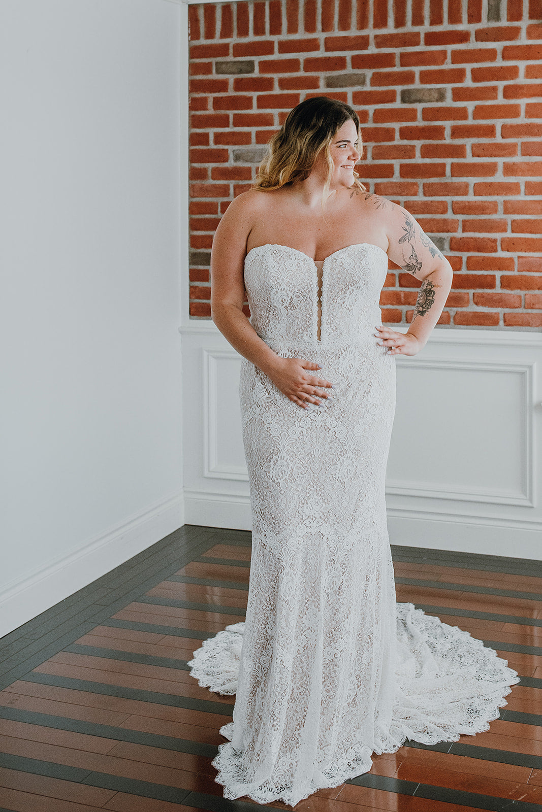 *EXCLUSIVITÉ* Jesse *échantillon taille 22* - robe boho en dentelle non perlée extensible avec ailes amovibles en tulle *EXCLUSIVITÉ* Jesse *échantillon taille 22* - robe boho en dentelle non perlée extensible avec ailes amovibles en tulle