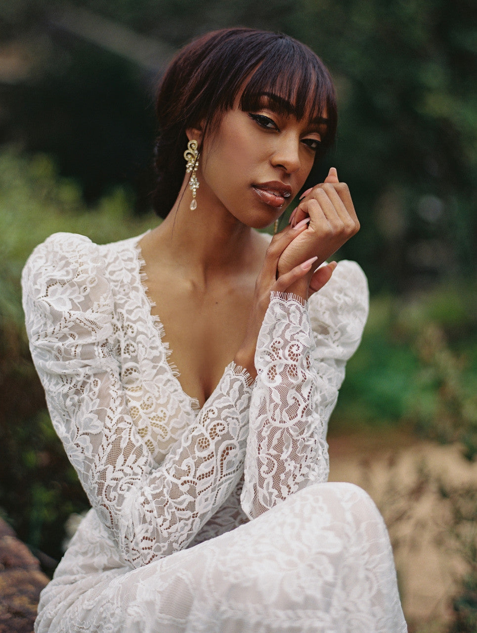 Gilly *échantillon taille 12* - robe de mariée boho de coupe ajustée en dentelle avec manches à épaule bouffantes et dos ouvert en rond Gilly *échantillon taille 12* - robe de mariée boho de coupe ajustée en dentelle avec manches à épaule bouffantes et dos ouvert en rond