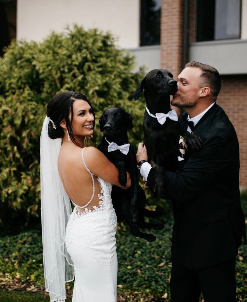 Eliza - robe de mariée coupe ajustée en crêpe à bretelles fines et dos totalement ouvert Eliza - robe de mariée coupe ajustée en crêpe à bretelles fines et dos totalement ouvert