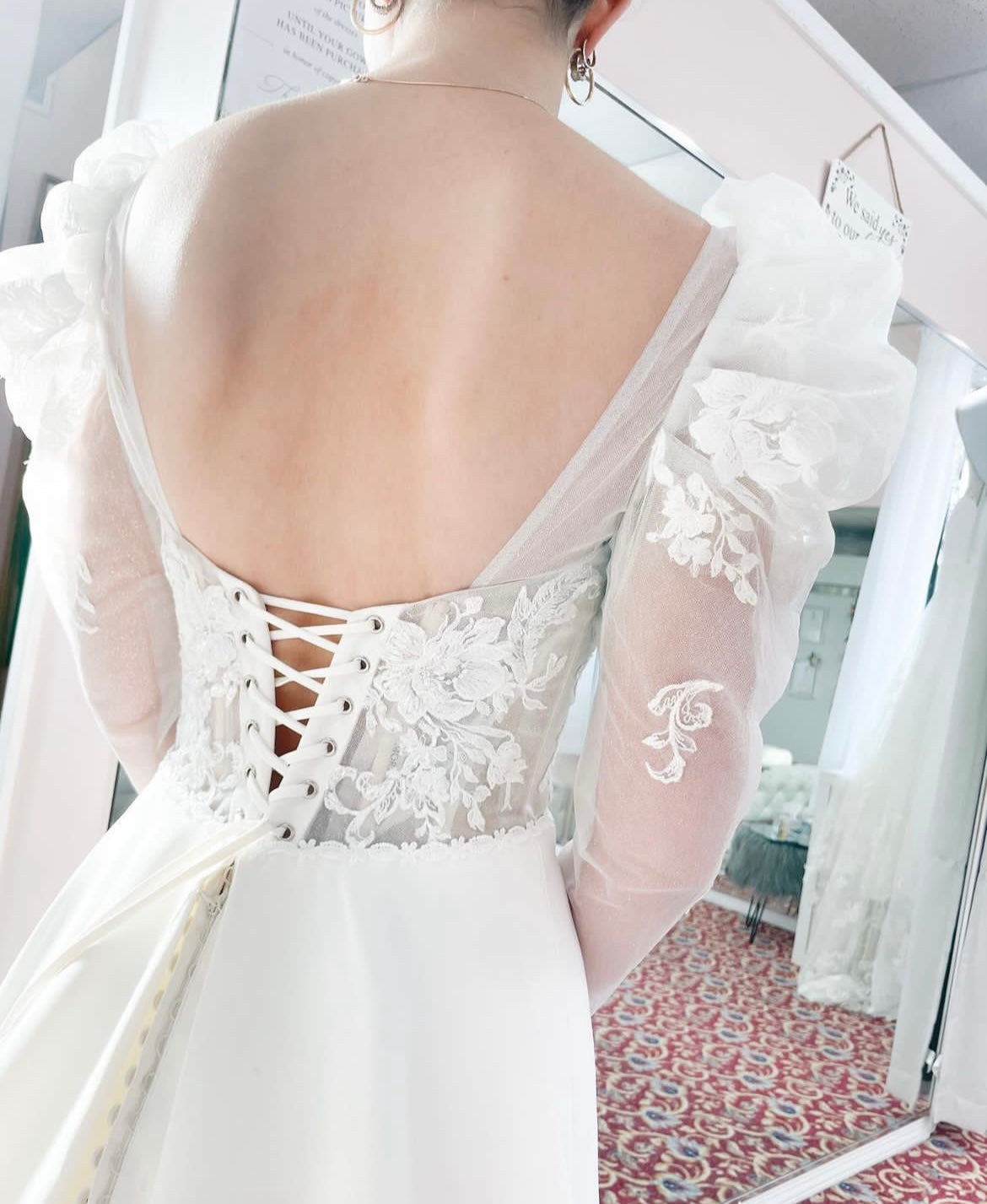 Pecos - robe de mariée statement à bustier en coeur et fente dramatique à la jambe, manches amovibles Pecos - robe de mariée statement à bustier en coeur et fente dramatique à la jambe, manches amovibles