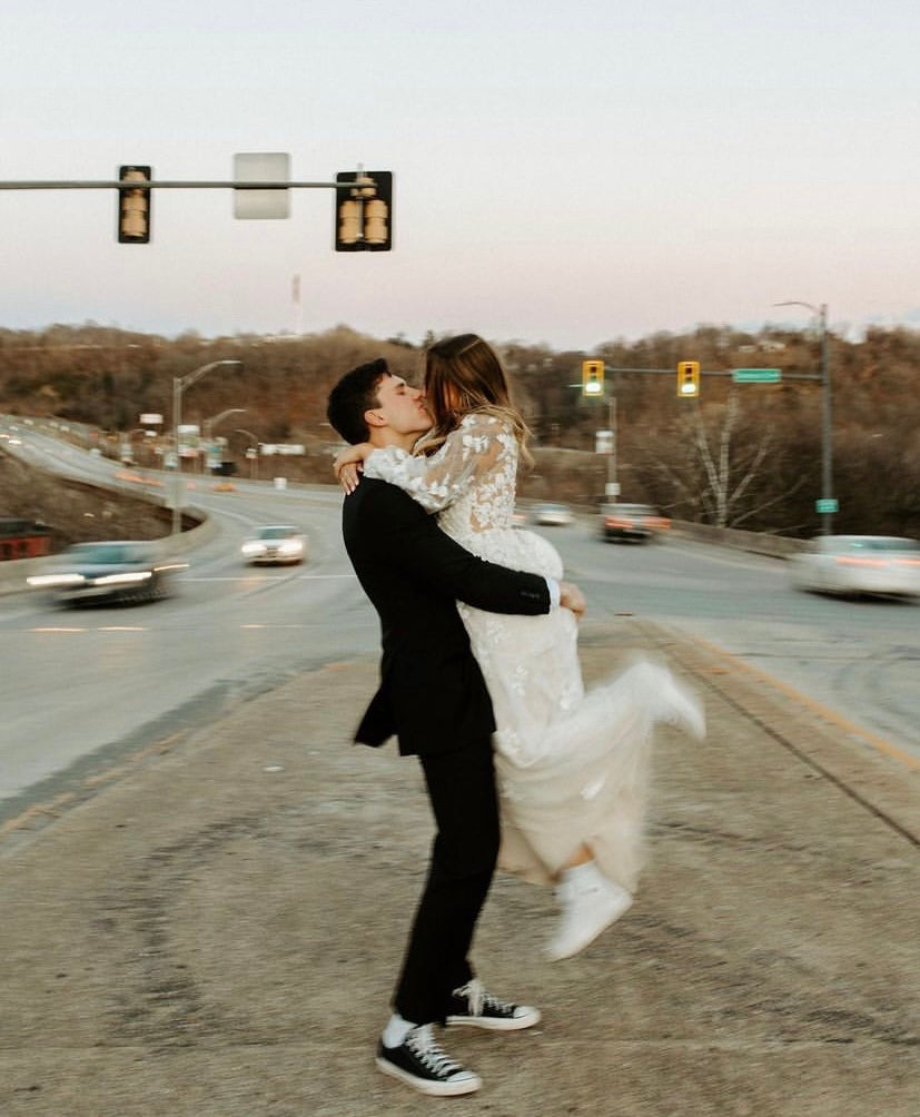 *EXCLUSIVITÉ* Donovan *échantillon taille 10* - robe de mariée boho ligne A avec manches bouffantes et dos illusion à boutons *EXCLUSIVITÉ* Donovan *échantillon taille 10* - robe de mariée boho ligne A avec manches bouffantes et dos illusion à boutons