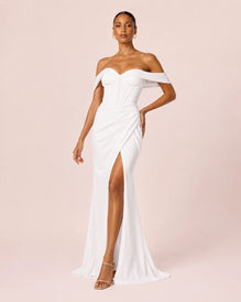 Adrianna - Robe de mariée longue de coupe ajustée avec fente et encolure moderne off shoulders