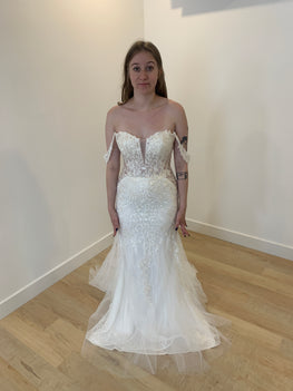 *EXCLUSIVE* Arabella * sample size 8 - fitted romantic tulle and lace boho dress with dropped straps