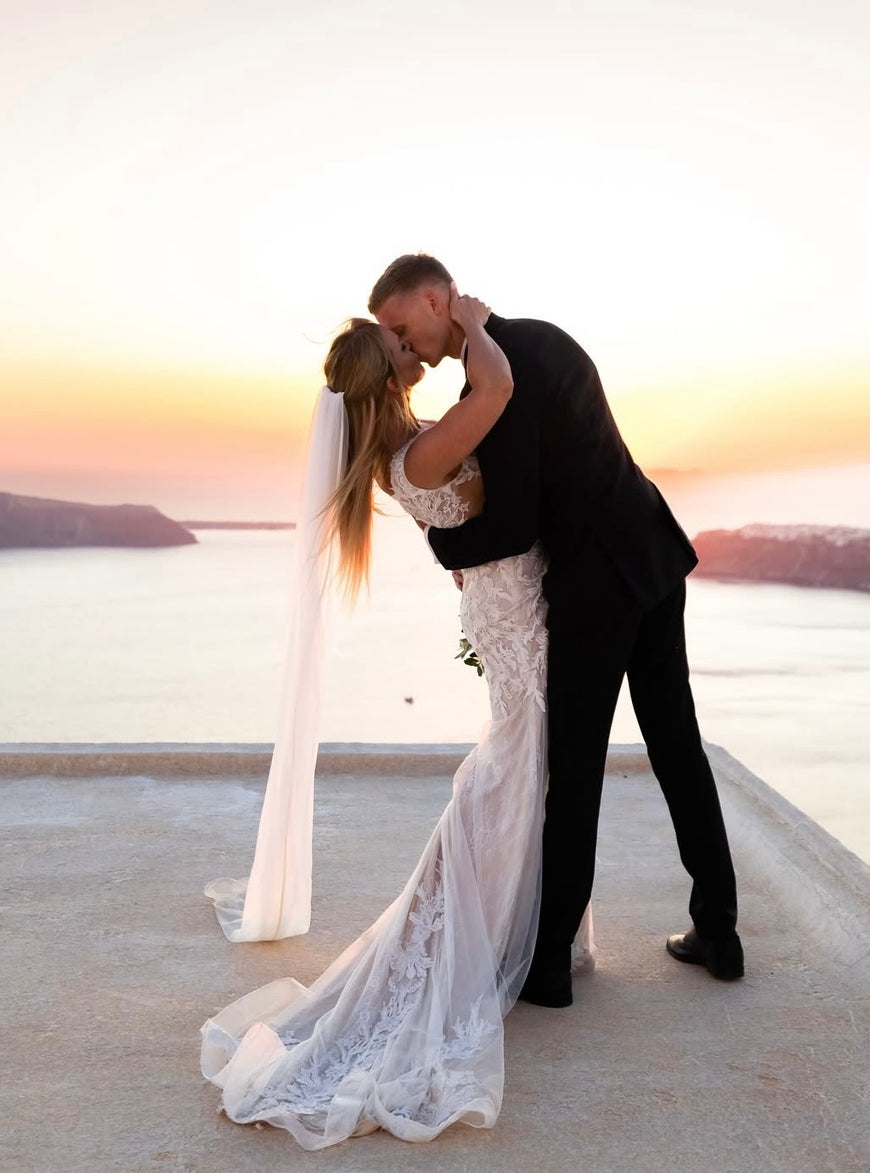 Spine - robe de mariée en dentelle avec fleurs et dos ouvert en V