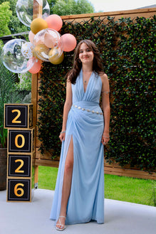 Mathis - robe longue en chiffon à encolure au cou nouée avec boucle, dos ouvert et jambe fendue