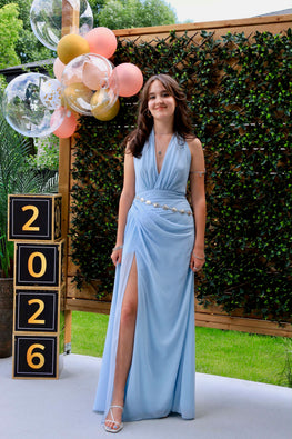 Mathis - robe longue en chiffon à encolure au cou nouée avec boucle, dos ouvert et jambe fendue