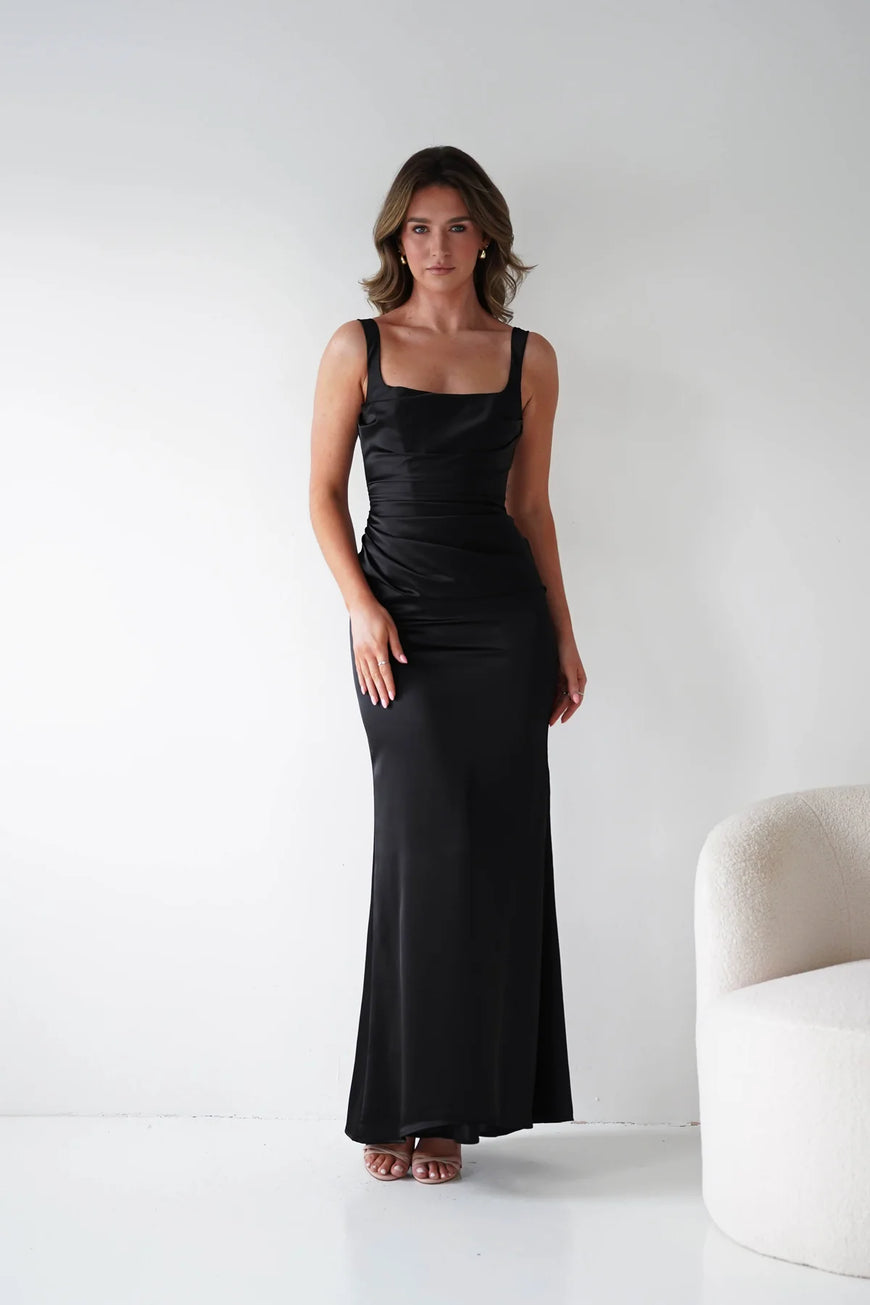 Birdie - robe longue en satin extensible à encolure carré arrondie avec jeu de plis et dos lacé