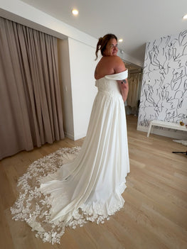 Milie - robe de mariée moderne et classique à bustier de style corset avec bretelles tombantes amovibles et accents de dentelle