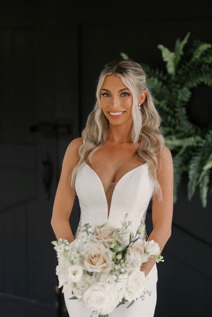 Giulia - robe de mariée coupe ajustée en crêpe à bretelles fines et accents de dentelle