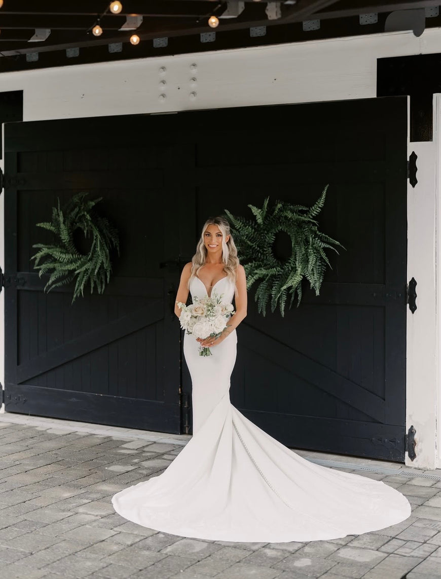 Giulia - robe de mariée coupe ajustée en crêpe à bretelles fines et accents de dentelle
