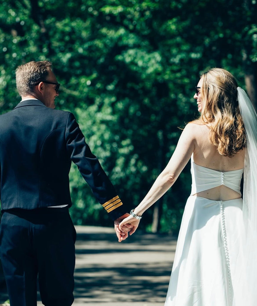 Iris - robe de mariée classique à bustier en coeur et fente à la jambe avec dos papillon