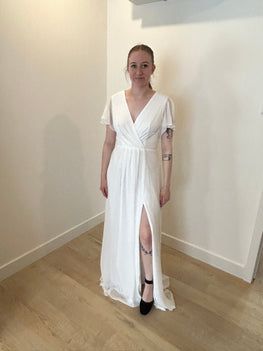 Martina - long dress with V-neck, short sleeves and slit leg