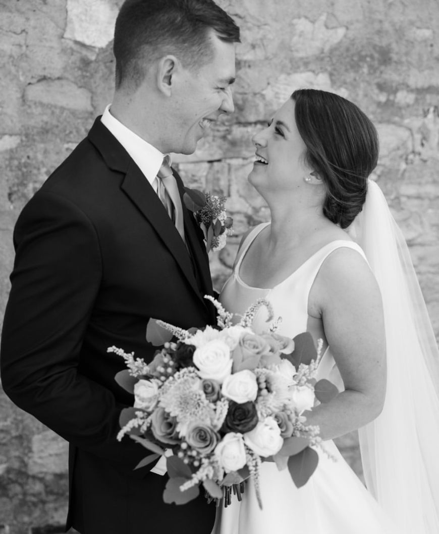 Margo - robe de mariée classique en mikado extensible à encolure droite avec dos ouvert