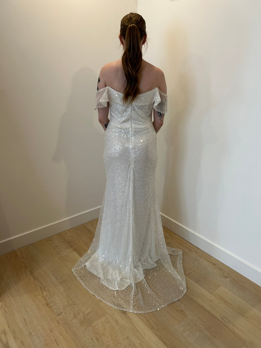 Estelle - long shiny dress with off-shoulder sleeves