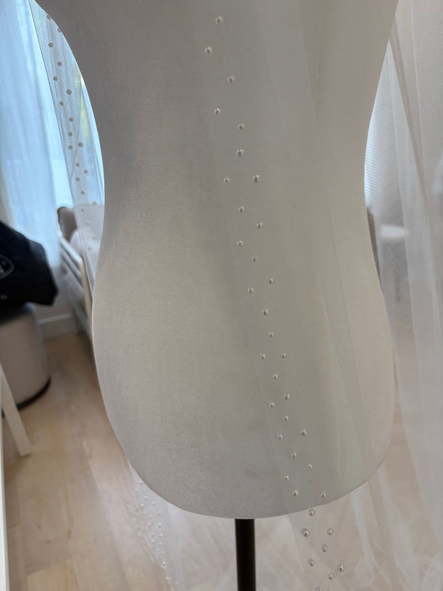 Almanza - Voile en tulle souple avec bordure de perles délicates fait au Canada