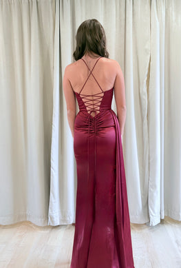 Calie - Robe longue en satin avec fente à la jambe et dos lacé