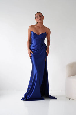 Gina - robe longue en jersey satiné sans bretelle avec jeu de plis et dos lacé