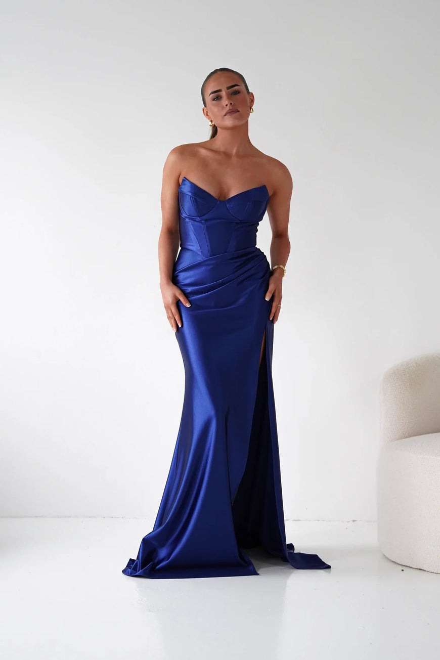Gina - robe longue en jersey satiné sans bretelle avec jeu de plis et dos lacé