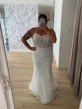 Murphey *plus size* - slim fit beadless lace wedding dress with spaghetti straps and open back