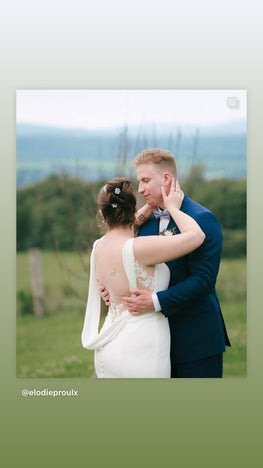 Wade - robe de mariée coupe ajustée en crêpe avec dos ouvert à col châle et détails de dentelle