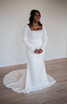 *EXCLUSIVITÉ* Scarlett - robe de mariée moderne ajustée et épurée à encolure carré et manches longues
