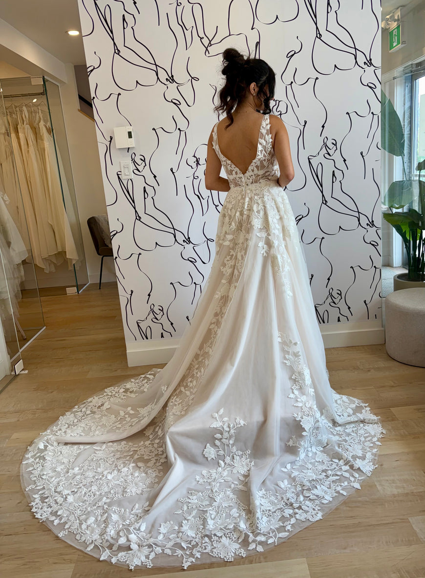 Atticus - robe de mariée haut de gamme en ligne A avec dentelle florale unique