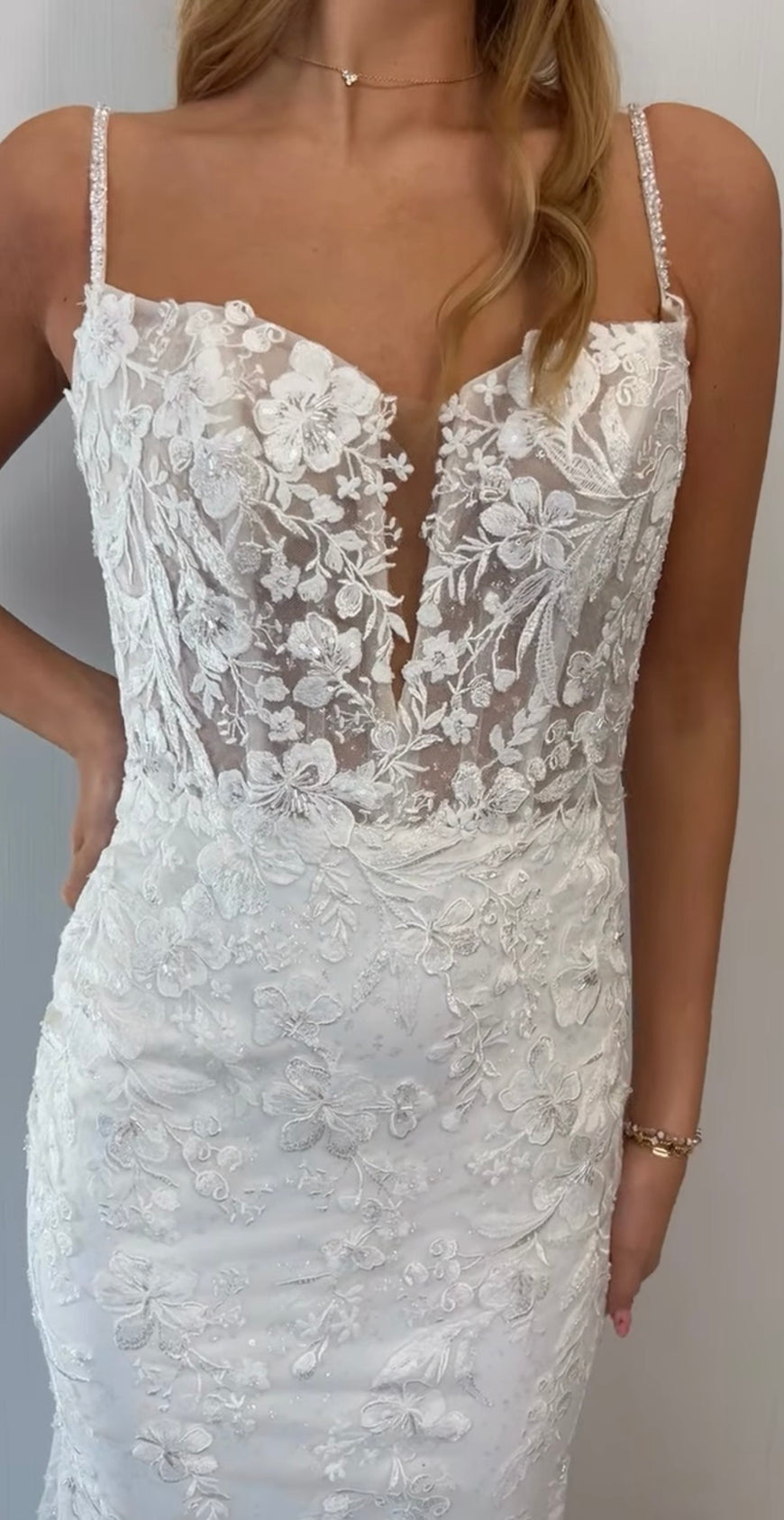 Ambre - robe de mariée coupe ajustée en dentelle avec dos nu