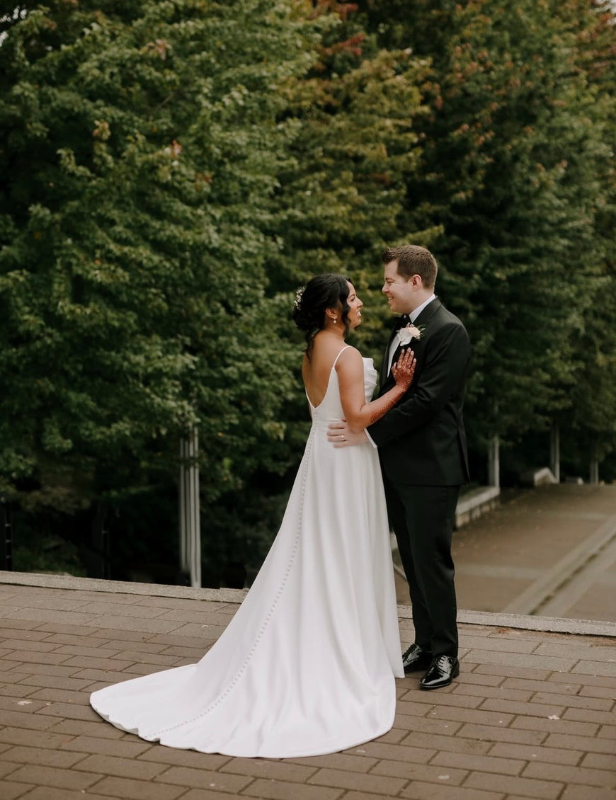 *EXCLUSIVITÉ* Margo - robe de mariée moderne coupe A en crêpe avec poches à la jupe