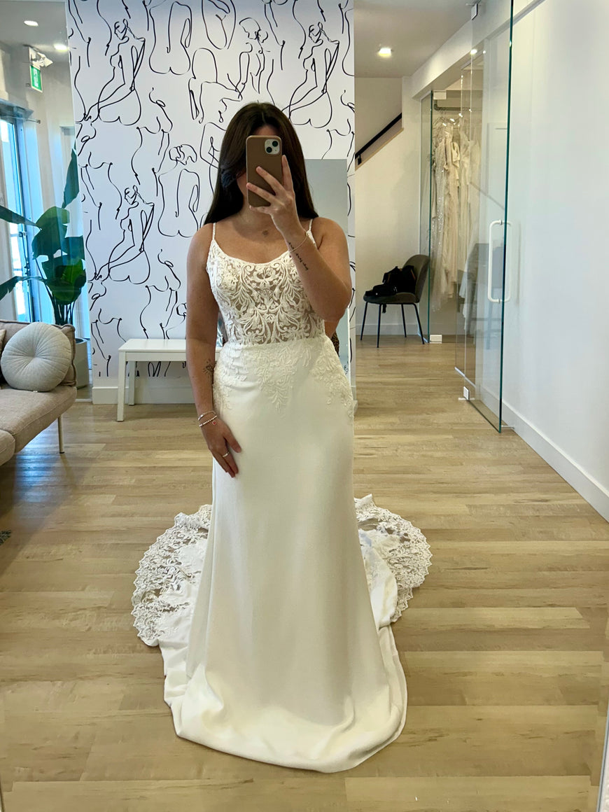 Dario - robe de mariée coupe ajustée en crêpe à bretelles fines et dos totalement ouvert