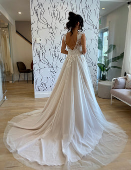 Mavi - robe de mariée boho ligne A avec dentelle florale unique et manches courtes vaporeuses