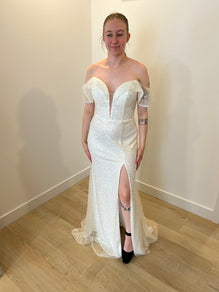 Estelle - long shiny dress with off-shoulder sleeves