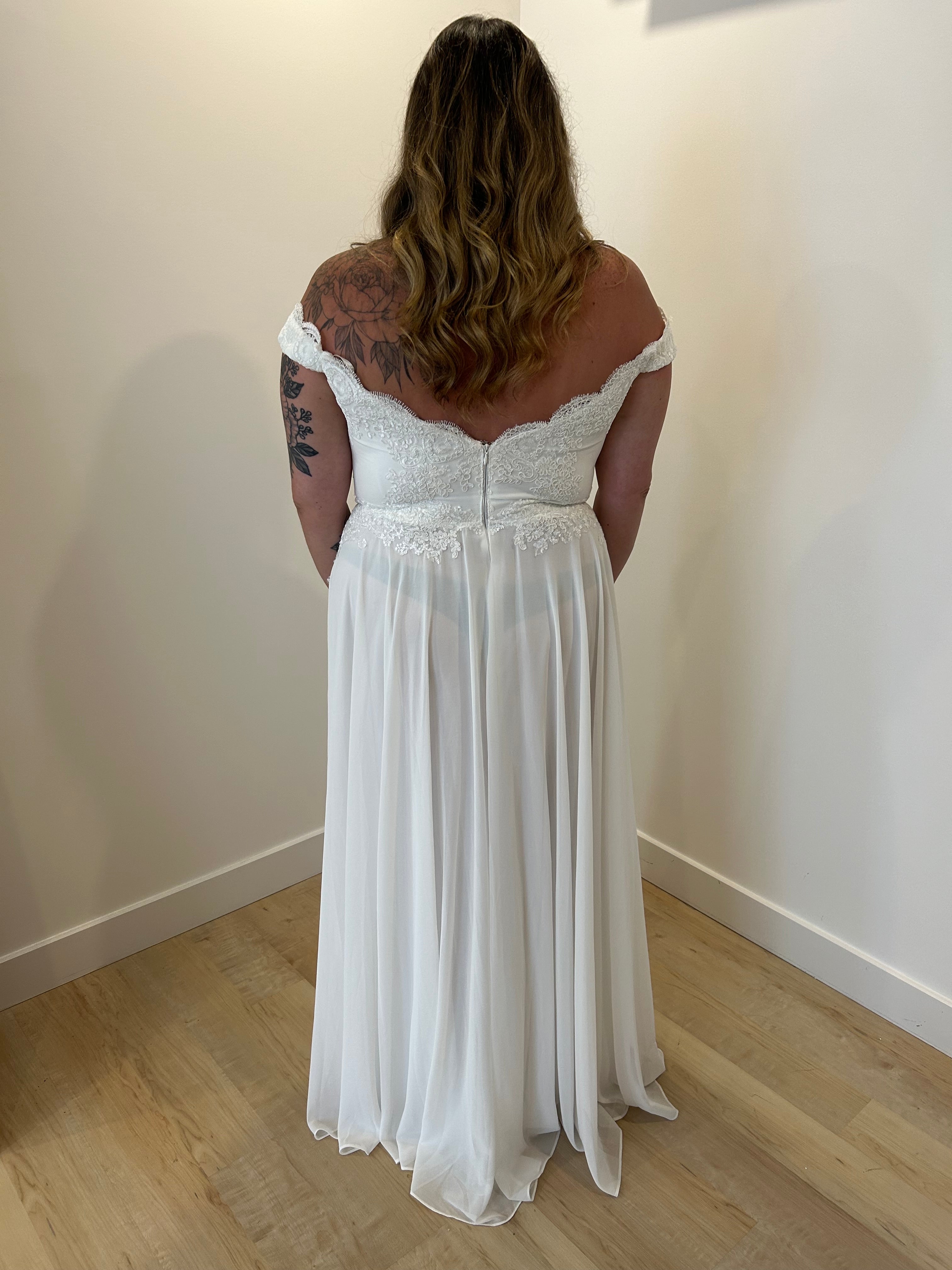 Delia - robe longue en chiffon avec corsage romantique off shoulder