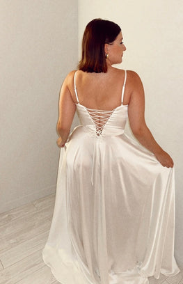 Rubie - robe longue en tissus satiné avec corset, bretelles fines, dos lacé et jambe fendue