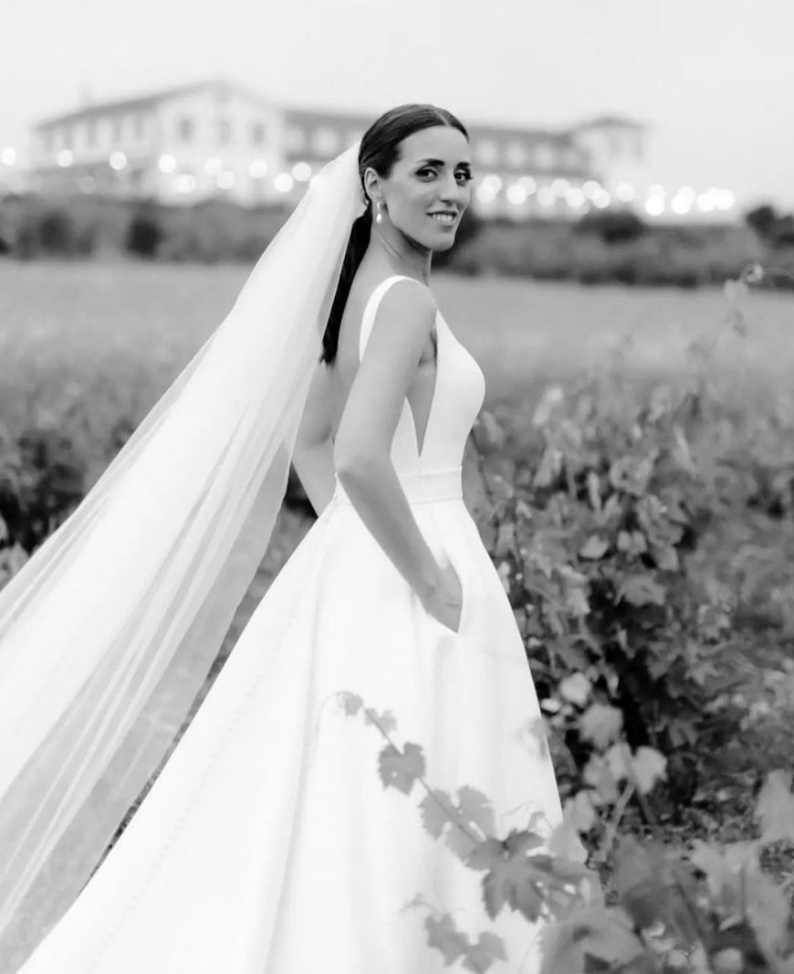Margo - robe de mariée classique en mikado extensible à encolure droite avec dos ouvert