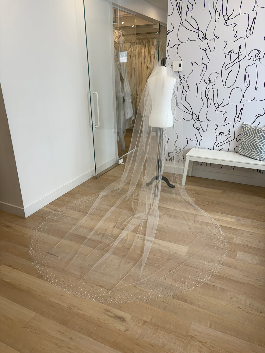 Almanza - Voile en tulle souple avec bordure de perles délicates fait au Canada