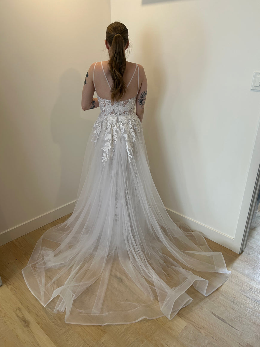 Barnes - robe de mariée en dentelle avec fleurs et overskirt en tulle