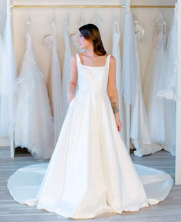 Margo - robe de mariée classique en mikado extensible à encolure droite avec dos ouvert