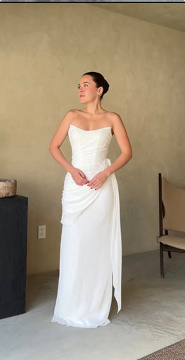 Nancy - robe de mariée minimaliste en chiffon sans bretelle avec jeu de plis et dos lacé