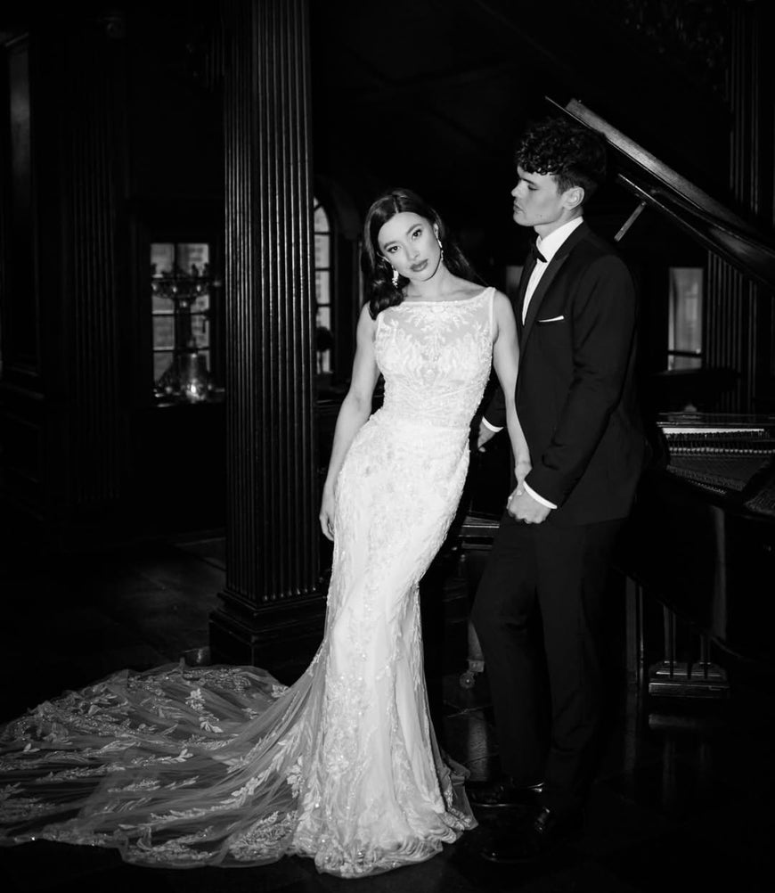 Kyle *échantillon taille 16* - robe de mariée haut de gamme d'inspiration boho glam ajustée en dentelle luxueuse à dos ouvert et sur-jupe en tulle